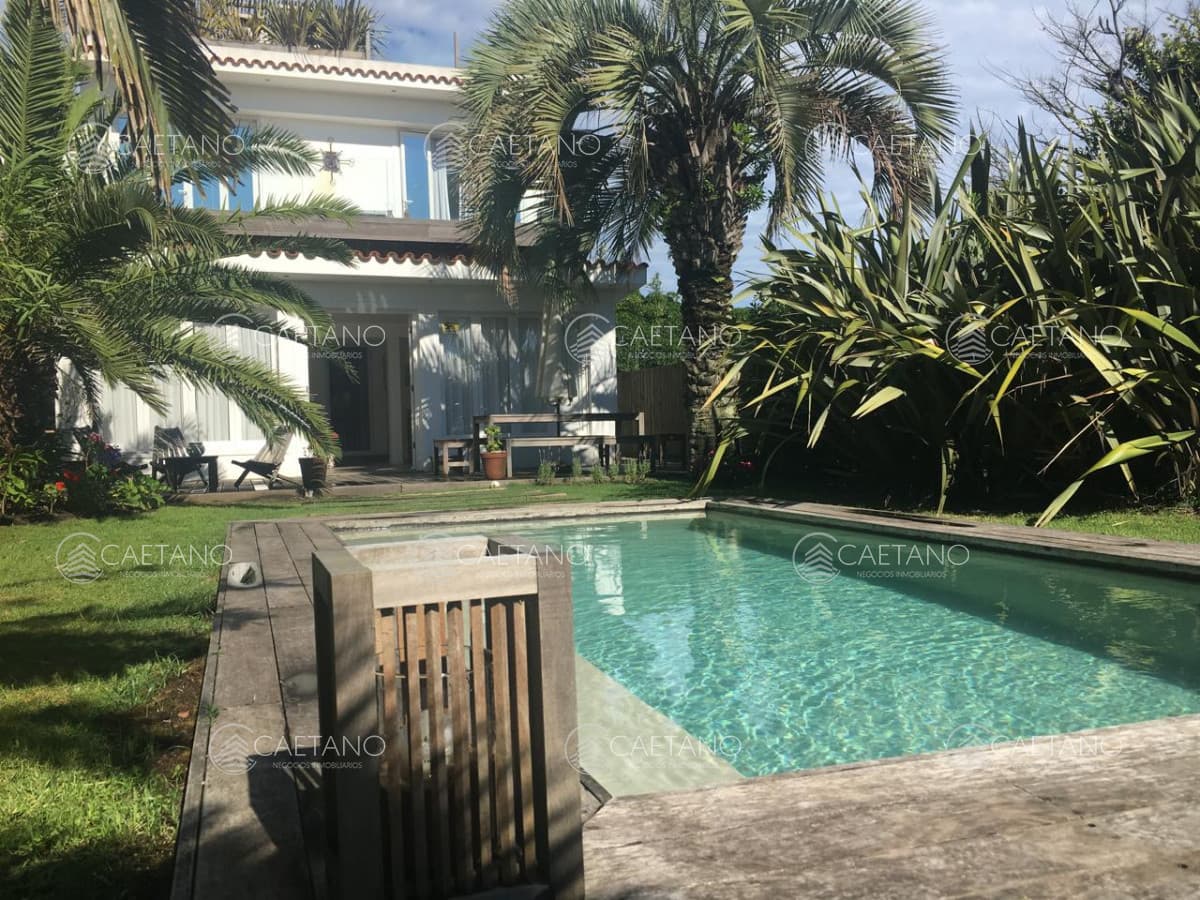 Casa en La Barra de la ruta al mar a pasos de La Posta del Cangrejo