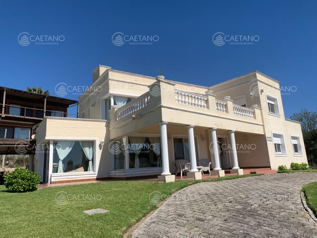 Punta Ballena Casa en Venta Cuatro Dormitorios