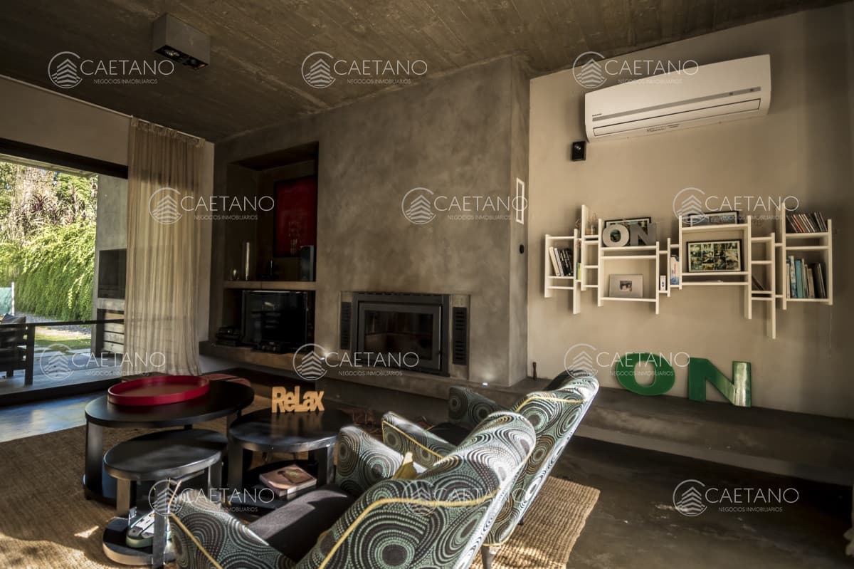 Excelente casa de estilo Minimalista en Barrio Privado La Arbolada