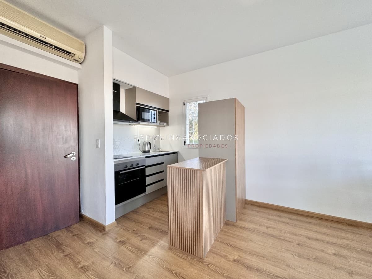 Apartamento en venta 1 dormitorio frente al Mar, Punta del Este.