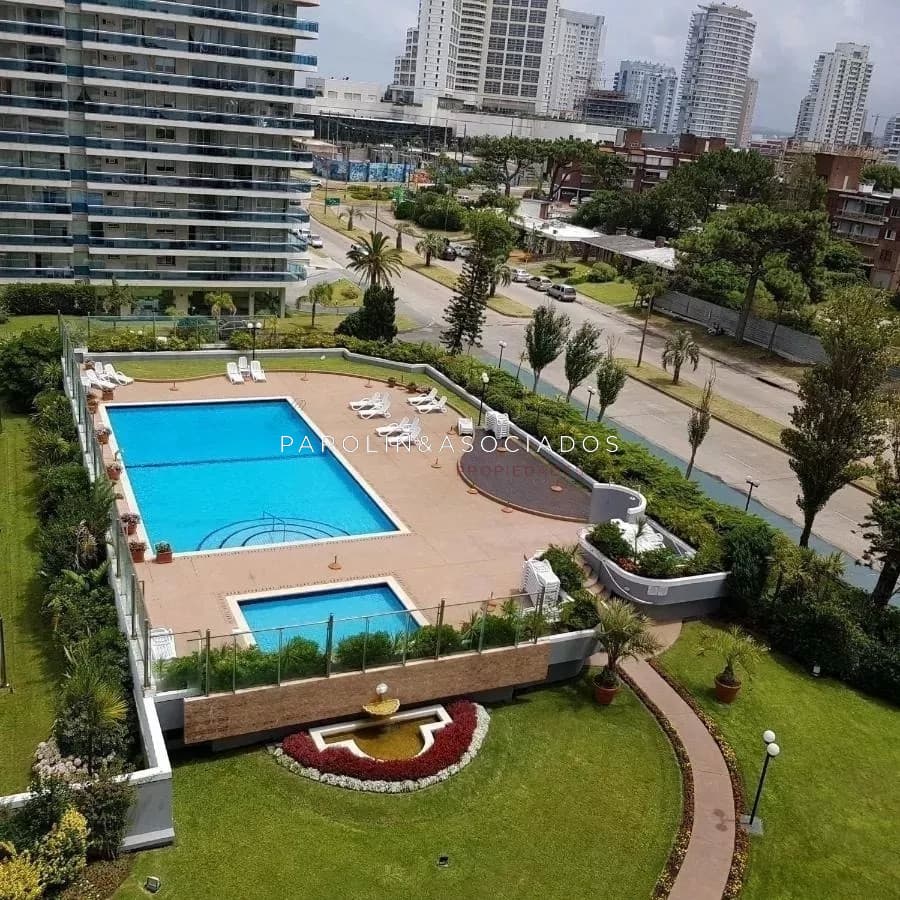 Apartamento de un dormitorio y medio en Venta en Punta del Este