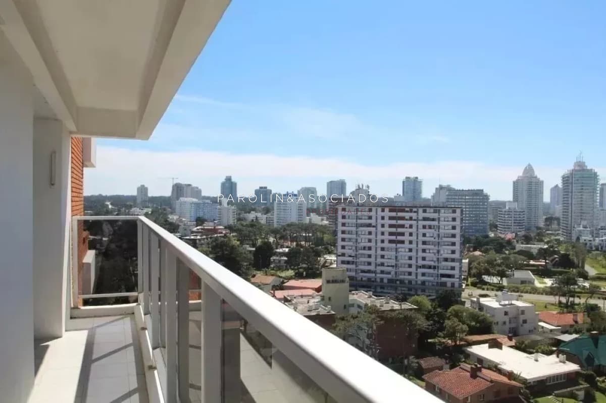 Apartamento de un dormitorio y medio en Venta en Punta del Este