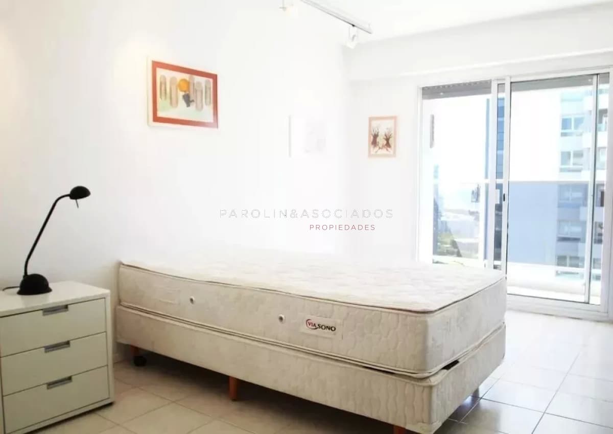 Apartamento de un dormitorio y medio en Venta en Punta del Este
