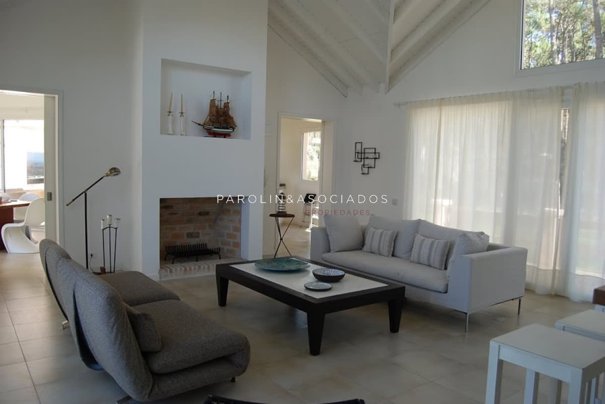 Casa en venta de 4 dormitorios en Laguna Blanca