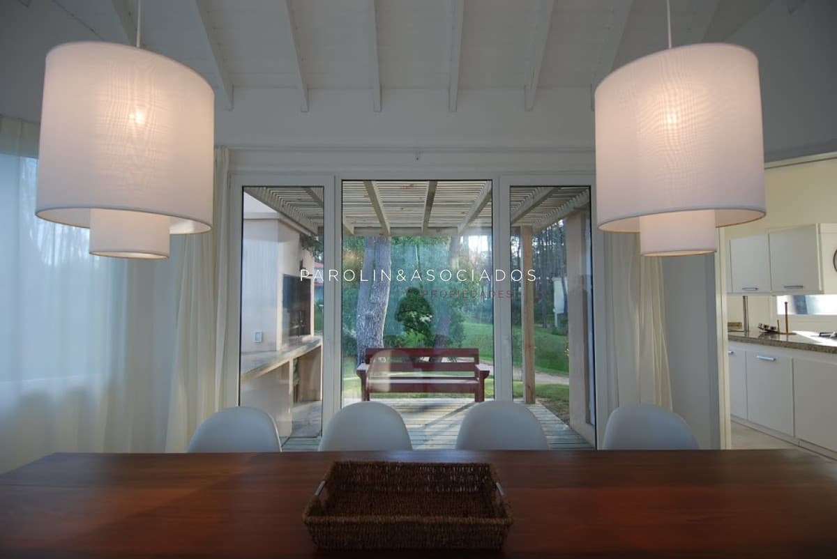 Casa en venta de 4 dormitorios en Laguna Blanca