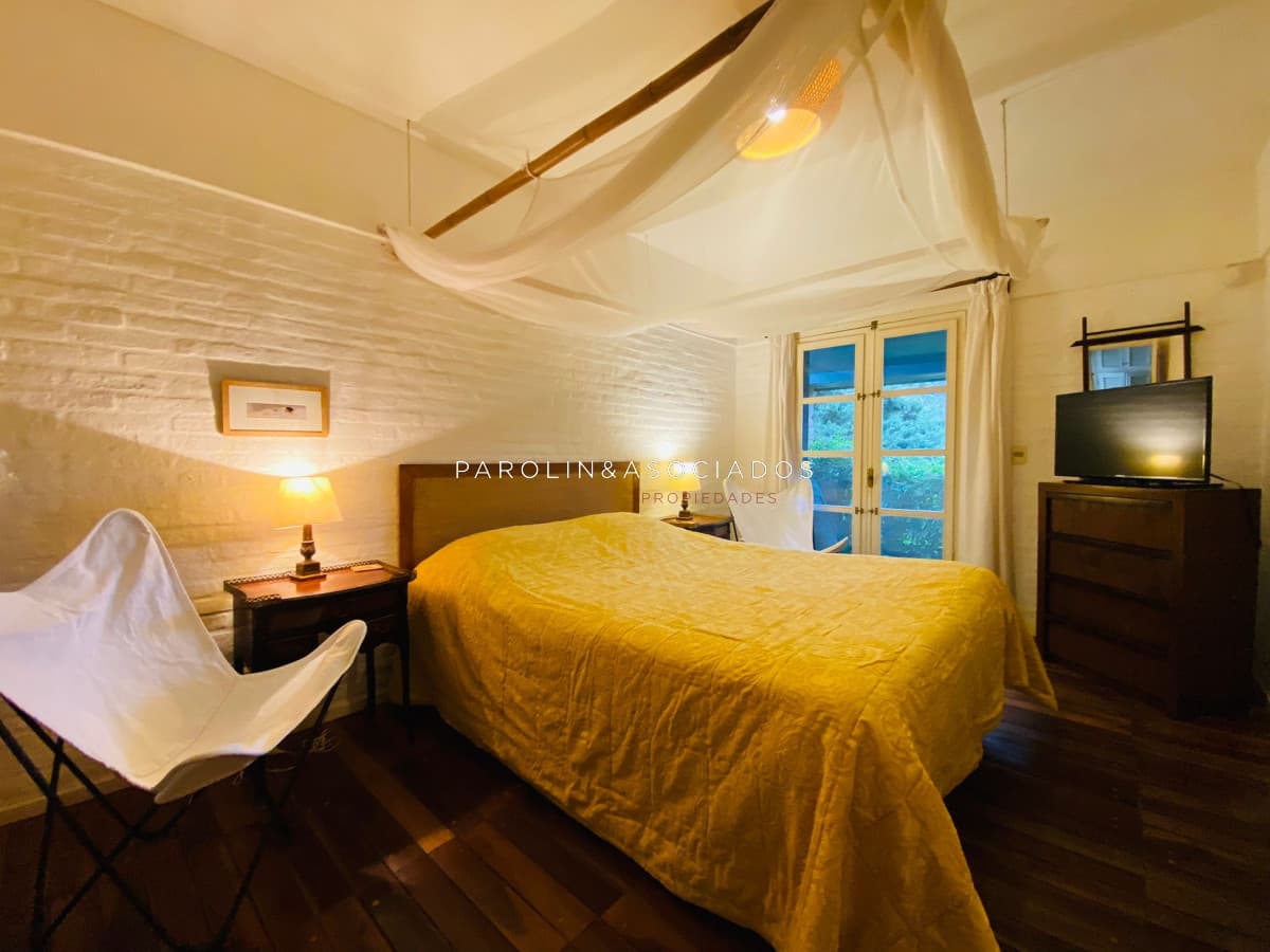 Hermosa casa en venta en La Barra, Punta del Este.