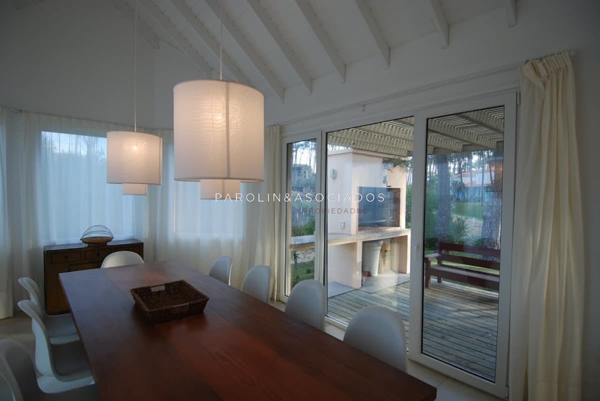 Casa en venta de 4 dormitorios en Laguna Blanca