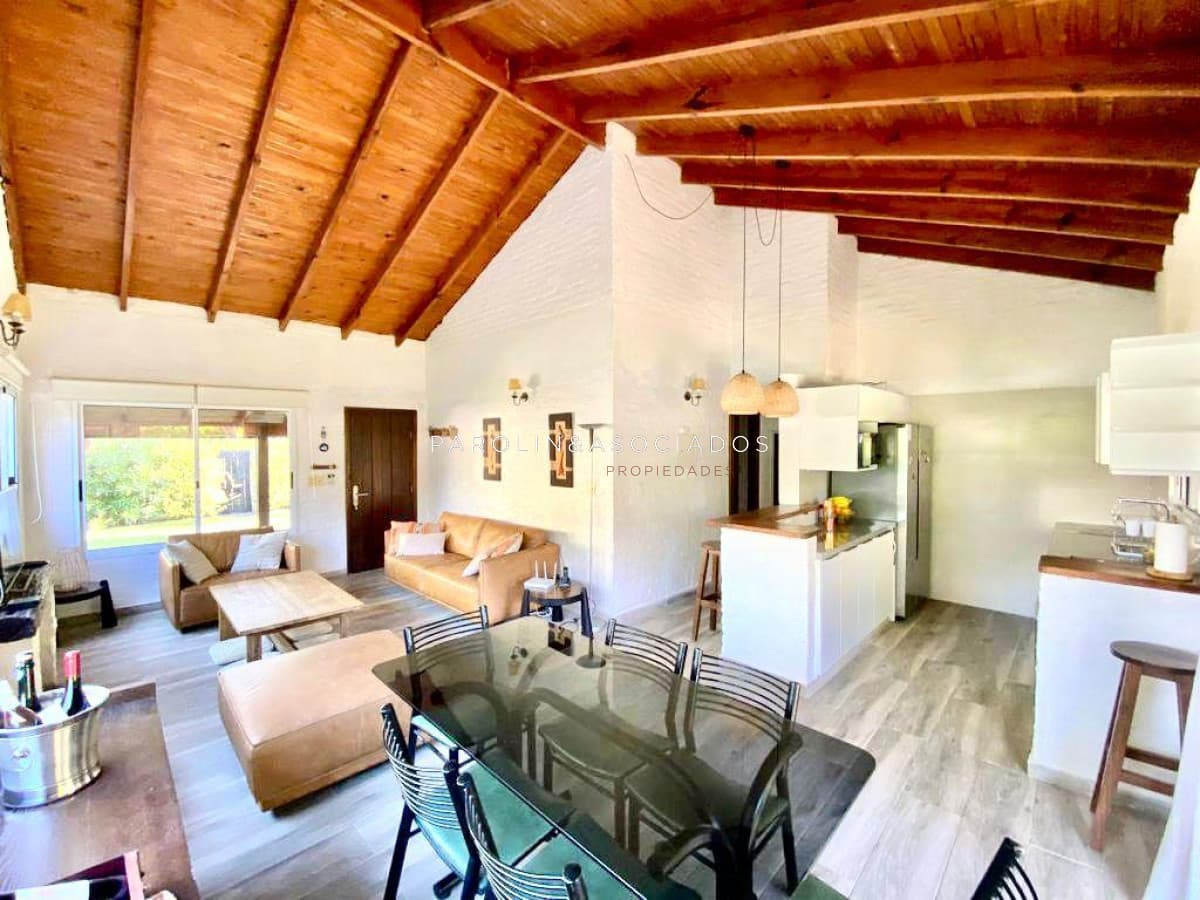 Casa en La Barra a 250 metros del puente