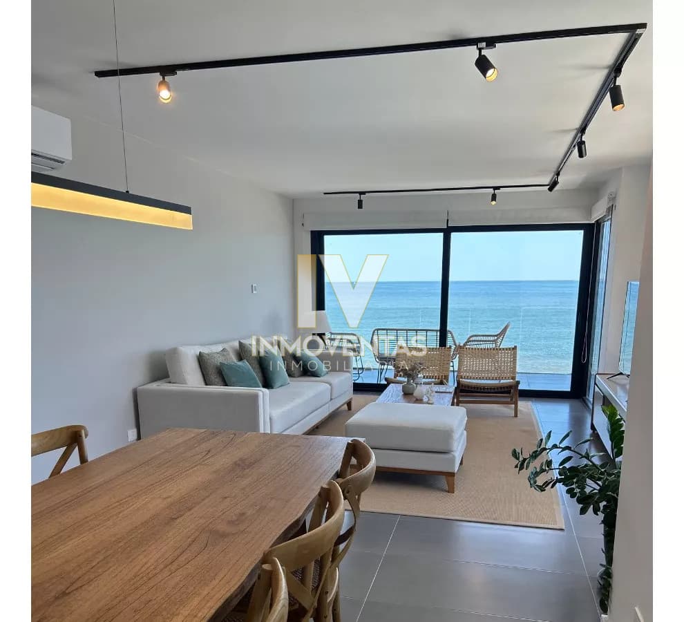 Apartamento frente al mar de tres dormitorios en Penisnula de Punta del este