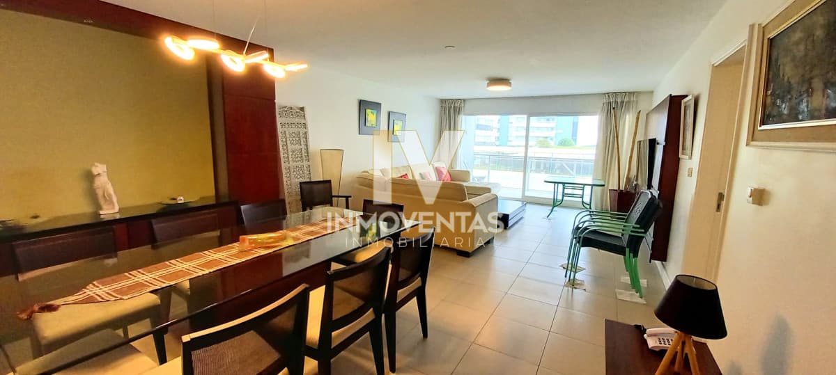 Apartamento en Brava, 3 dormitorios *
