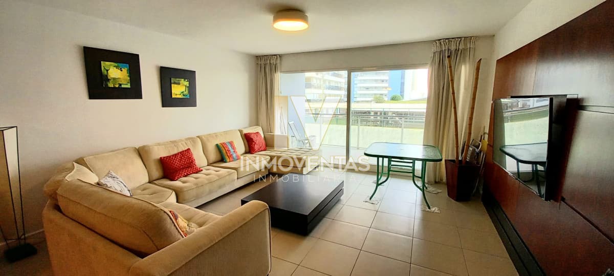 Apartamento en Brava, 3 dormitorios *