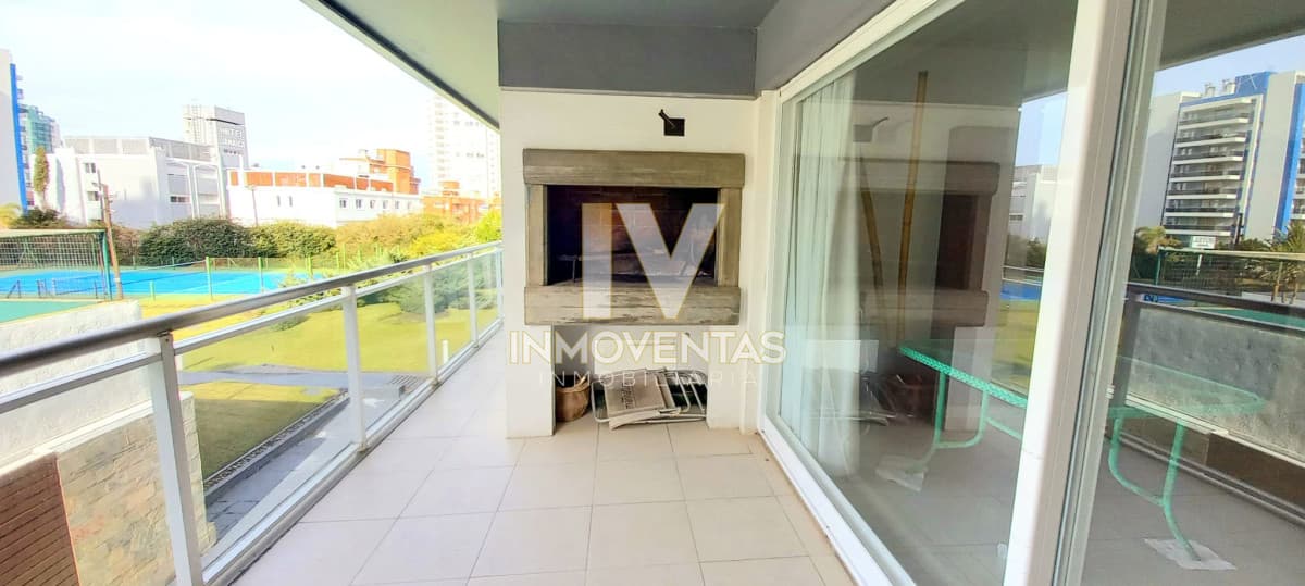 Apartamento en Brava, 3 dormitorios *