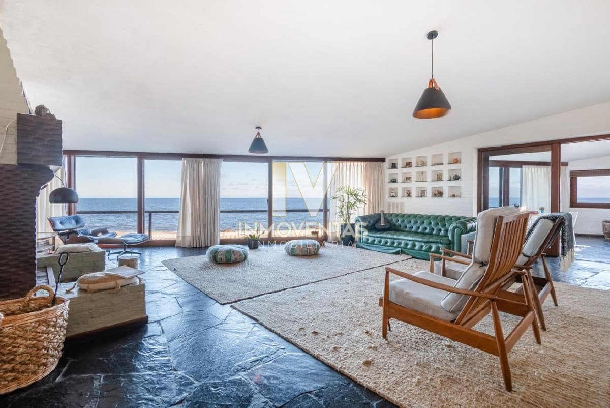 Casa de seis dormitorios en primera linea frente al mar en Península de Punta del Este