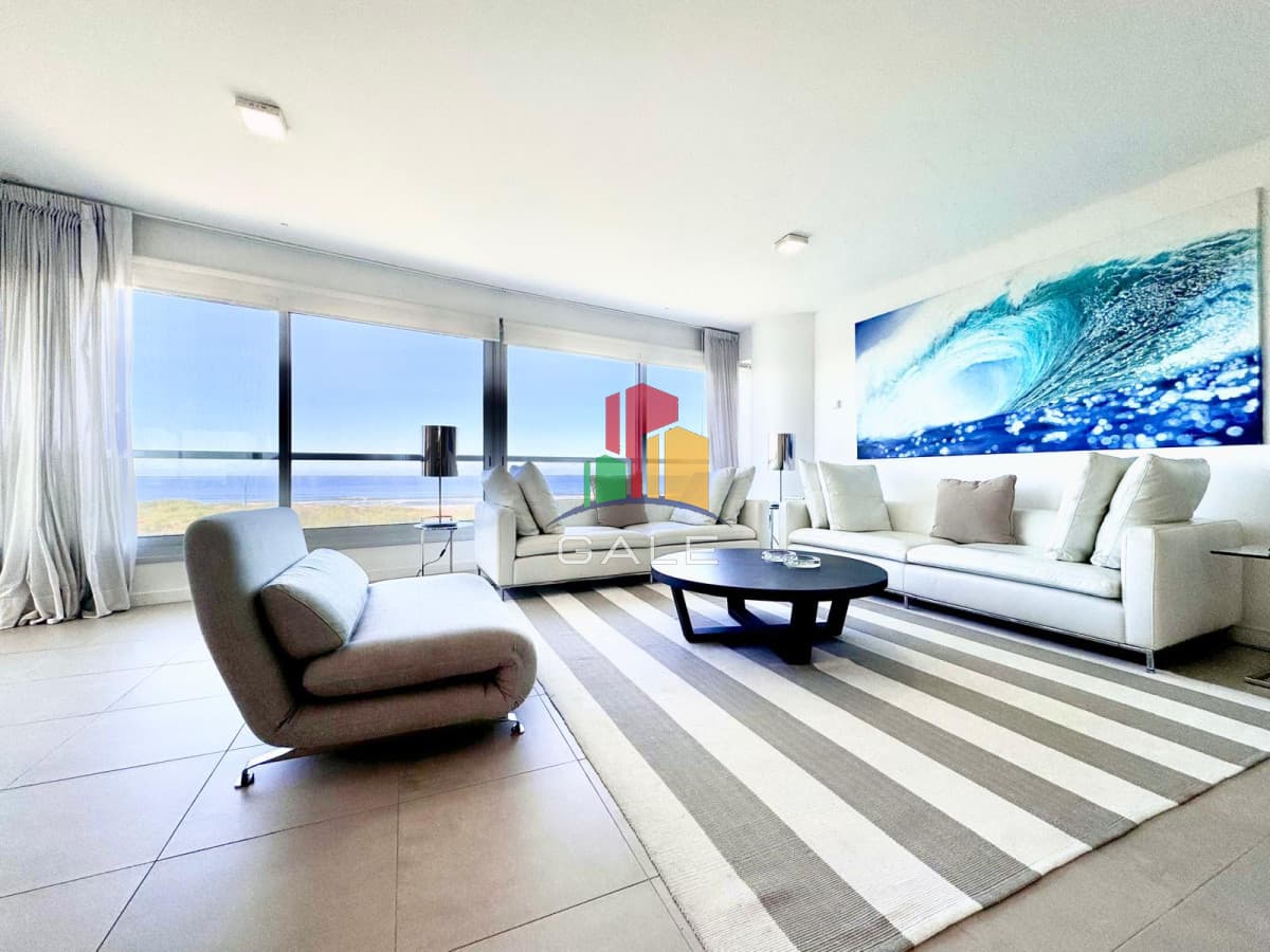 OPORTUNIDAD EN LE PARC PUNTA DEL ESTE DE TRES DORMITORIOS Y DEPENDENCIA DE SERVICIO EN VENTA  -
