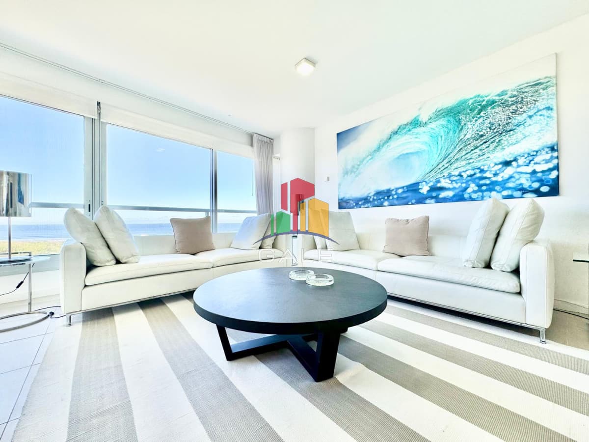OPORTUNIDAD EN LE PARC PUNTA DEL ESTE DE TRES DORMITORIOS Y DEPENDENCIA DE SERVICIO EN VENTA  -