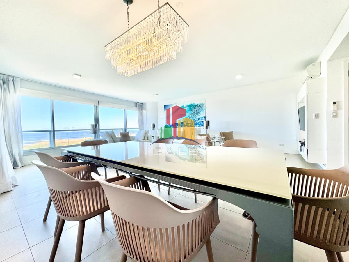 OPORTUNIDAD EN LE PARC PUNTA DEL ESTE DE TRES DORMITORIOS Y DEPENDENCIA DE SERVICIO EN VENTA  -