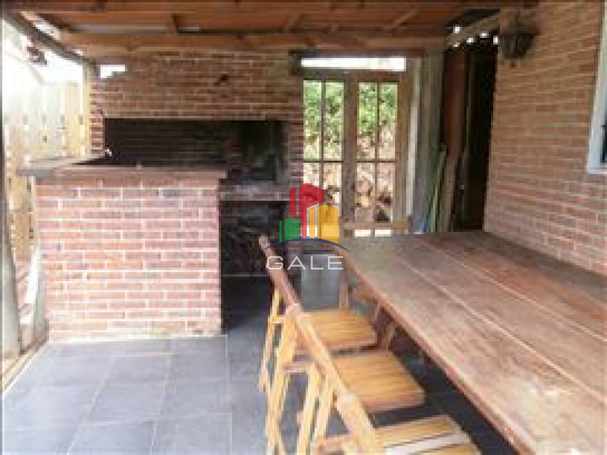 Casa de 4 dormitorios en alquiler en Playa Mansa   -
