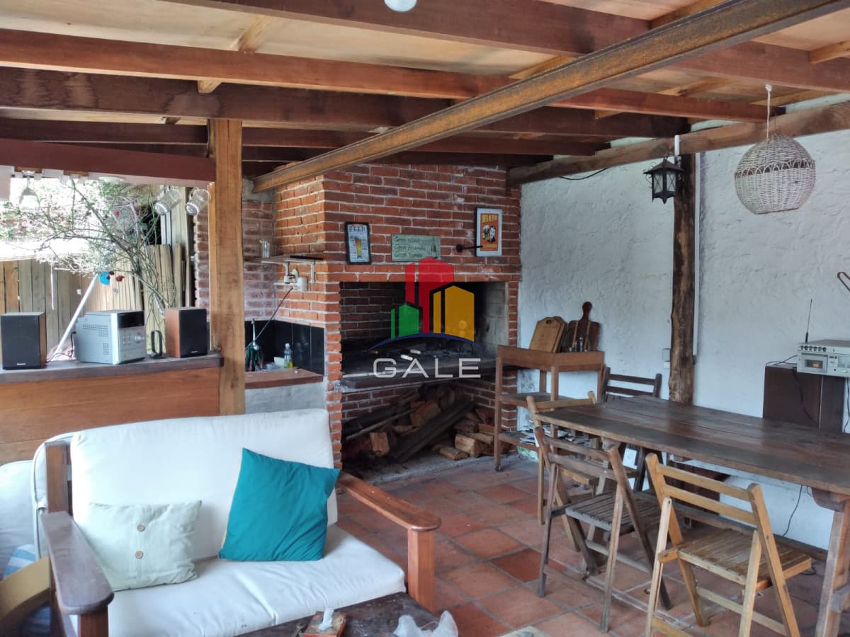 Casa de 4 dormitorios en alquiler en Playa Mansa   -