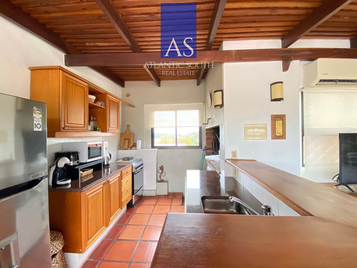 Apartamento 3 dormitorios 2 baños a metros del mar.