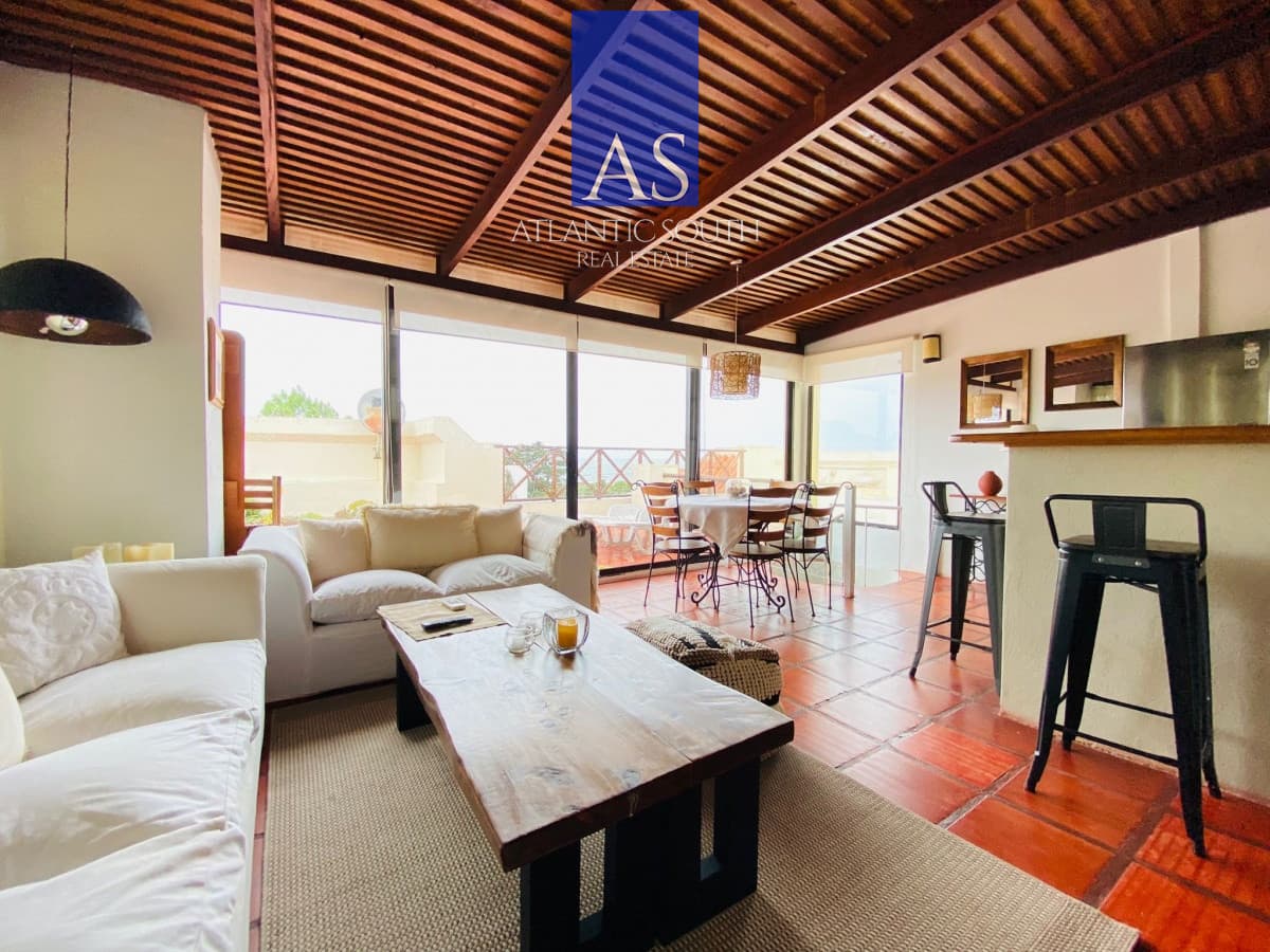 Apartamento 3 dormitorios 2 baños a metros del mar.