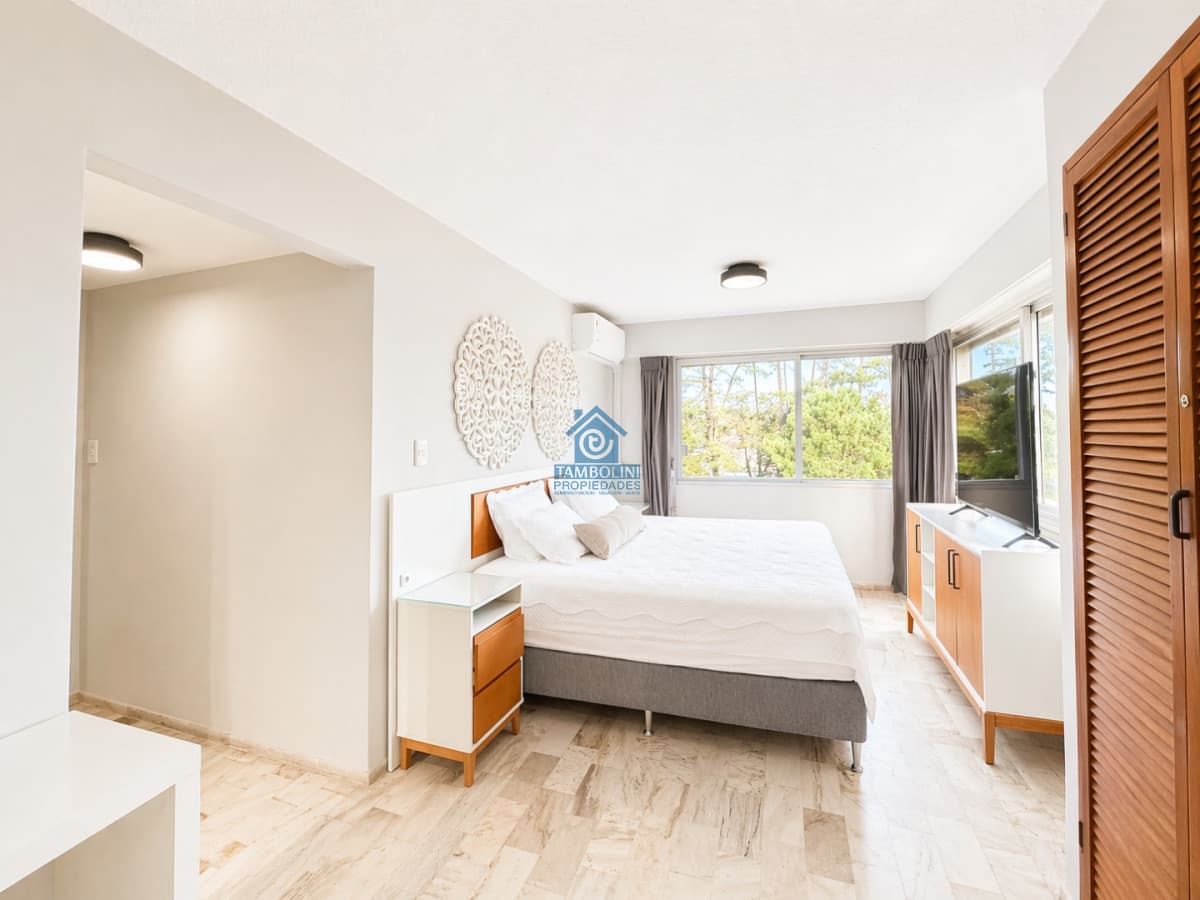 Venta departamento Tres Dormitorios Punta del Este  -
