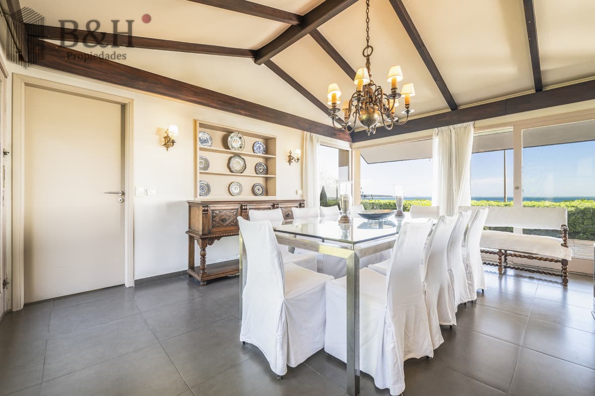 Casa en Venta Playa Mansa Frente al Mar Cuatro Dormitorios
