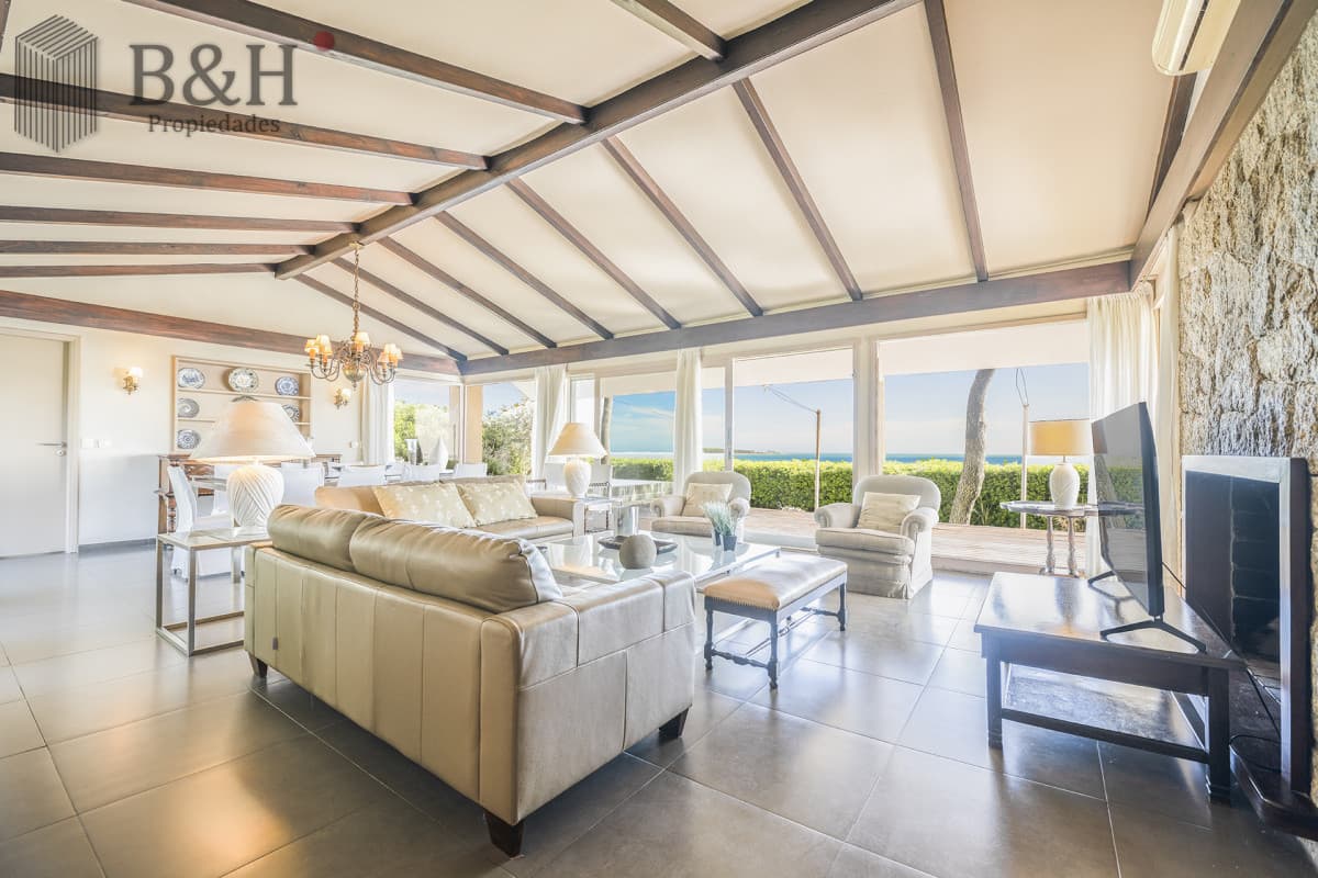 Casa en Venta Playa Mansa Frente al Mar Cuatro Dormitorios