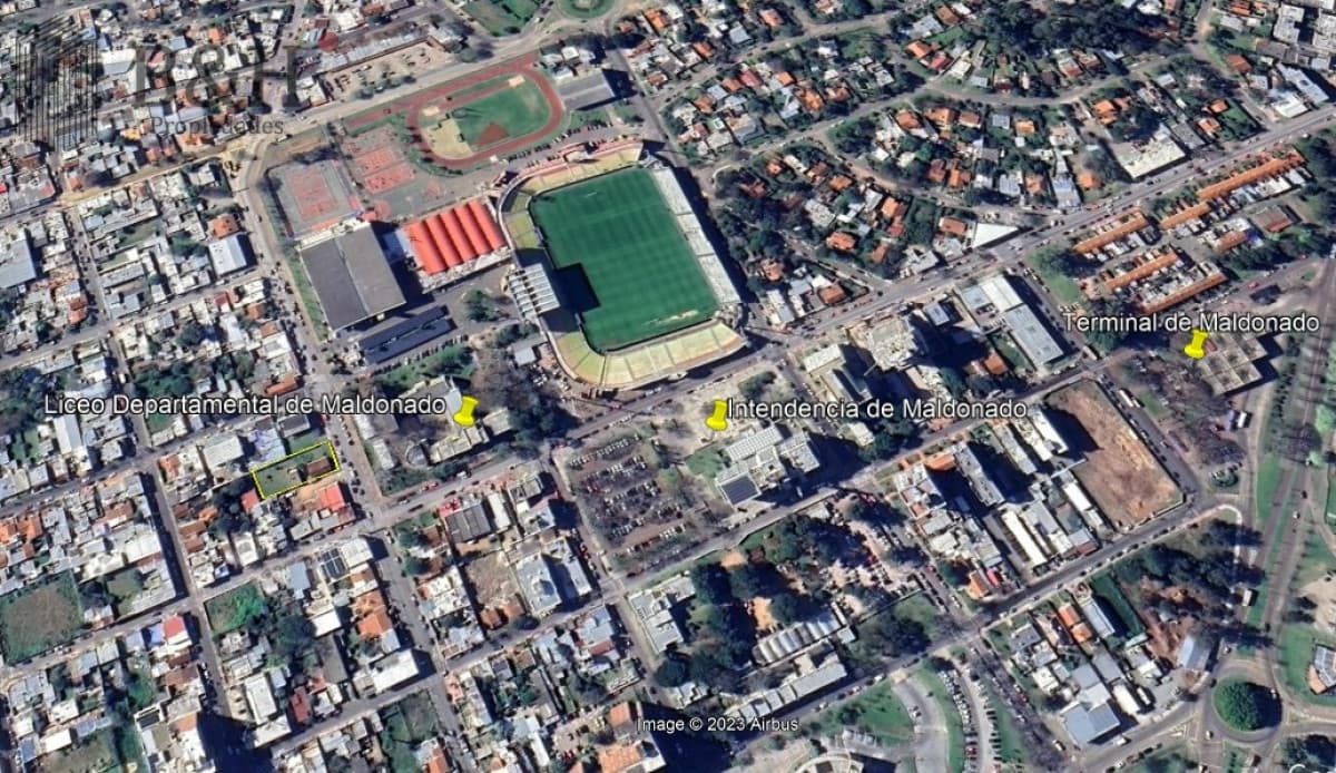 Lote apto para construir en altura en el Centro de Maldonado