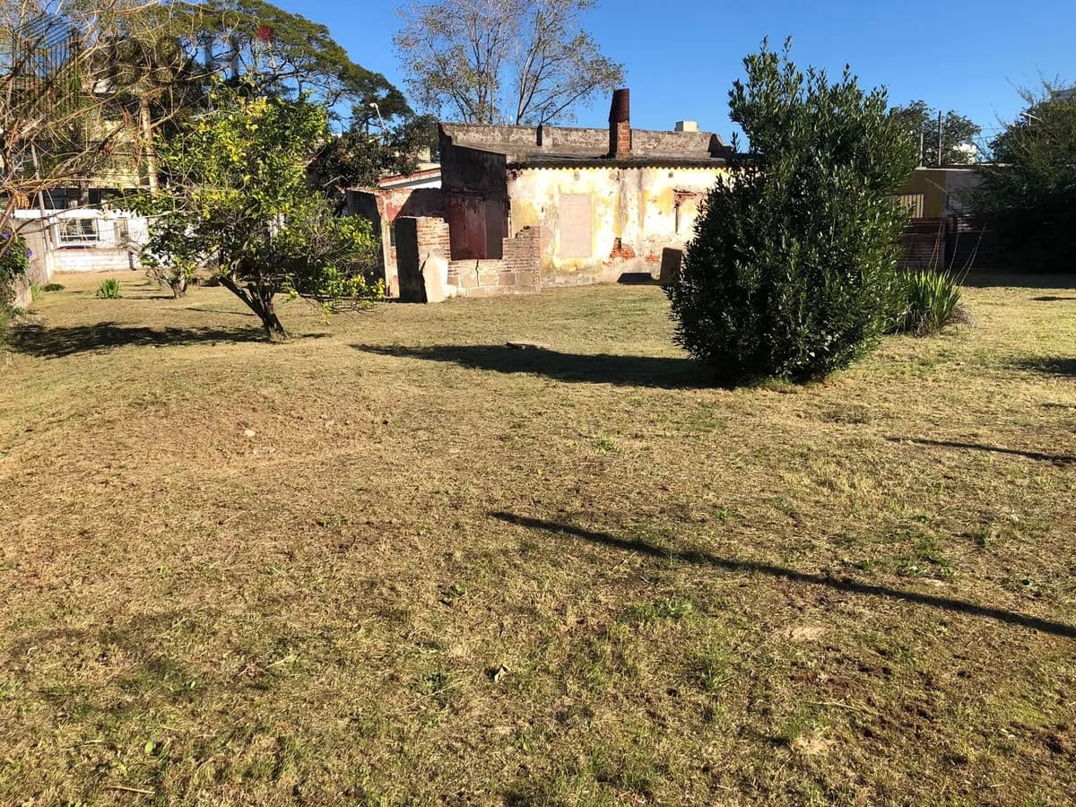 Lote apto para construir en altura en el Centro de Maldonado