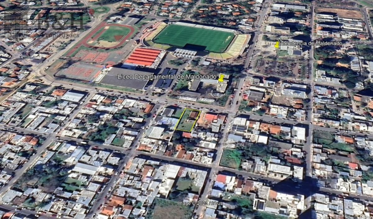 Lote apto para construir en altura en el Centro de Maldonado