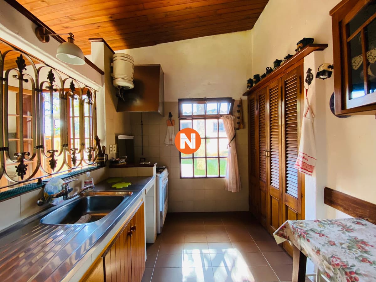 Casa de tres dormitorios en suite, dependencia de servicio y ...