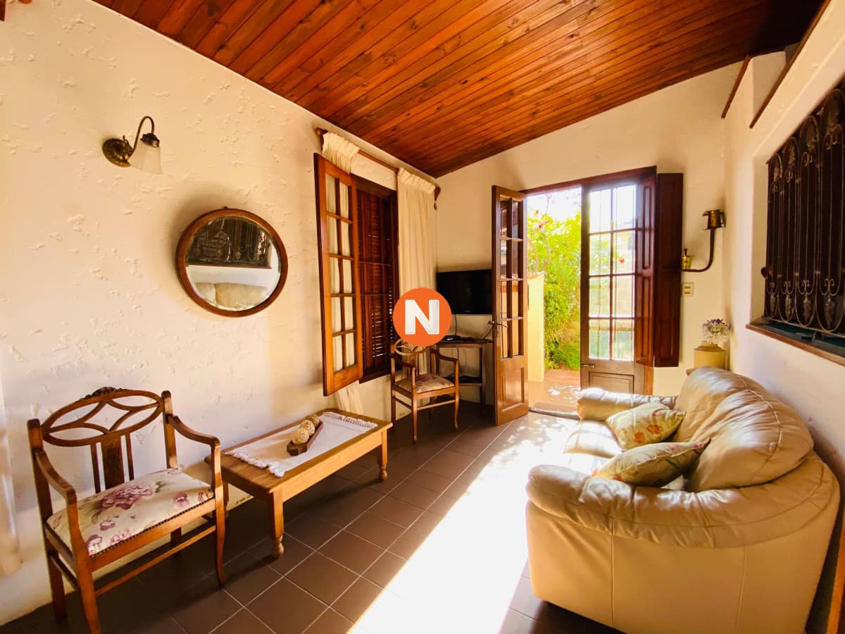Casa de tres dormitorios en suite, dependencia de servicio y ...