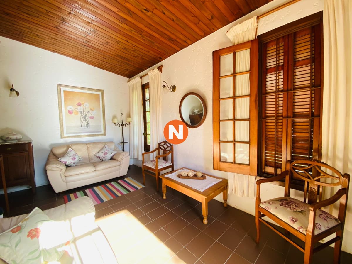 Casa de tres dormitorios en suite, dependencia de servicio y ...