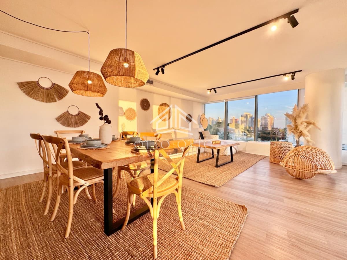 Alexander Boulevard de tres dormitorios en Venta