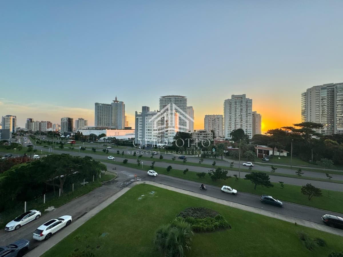 Alexander Boulevard de tres dormitorios en Venta