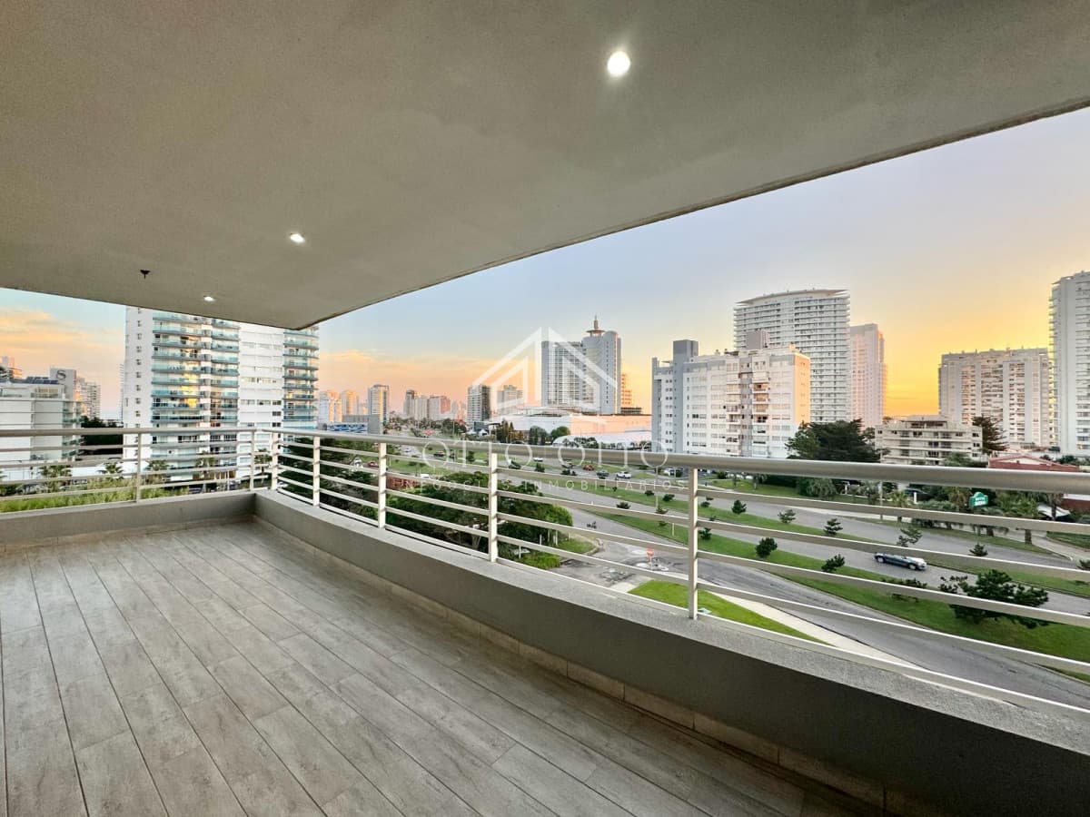Alexander Boulevard de tres dormitorios en Venta
