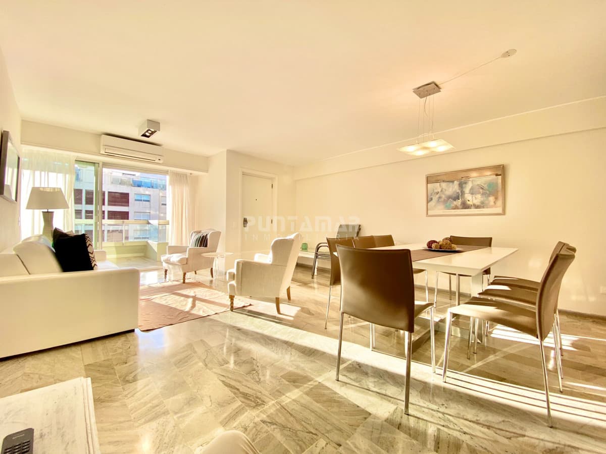 Apartamento ID.212963 - Apartamento de tres dormitorios en venta, Punta del Este