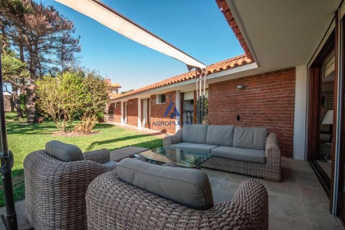 Excelente casa en venta y alquiler - Playa Mansa