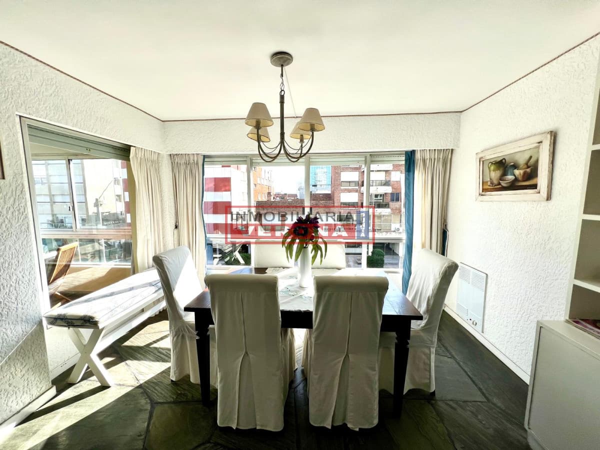 Cómodo depto. en plena Pení­nsula, cerca de todo. - Inmobiliaria Verona Punta