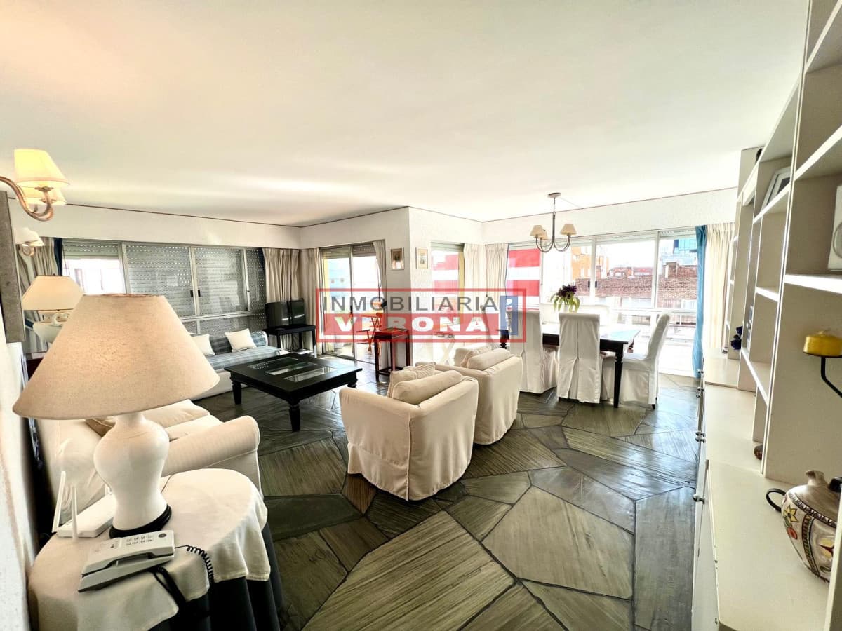 Cómodo depto. en plena Pení­nsula, cerca de todo. - Inmobiliaria Verona Punta