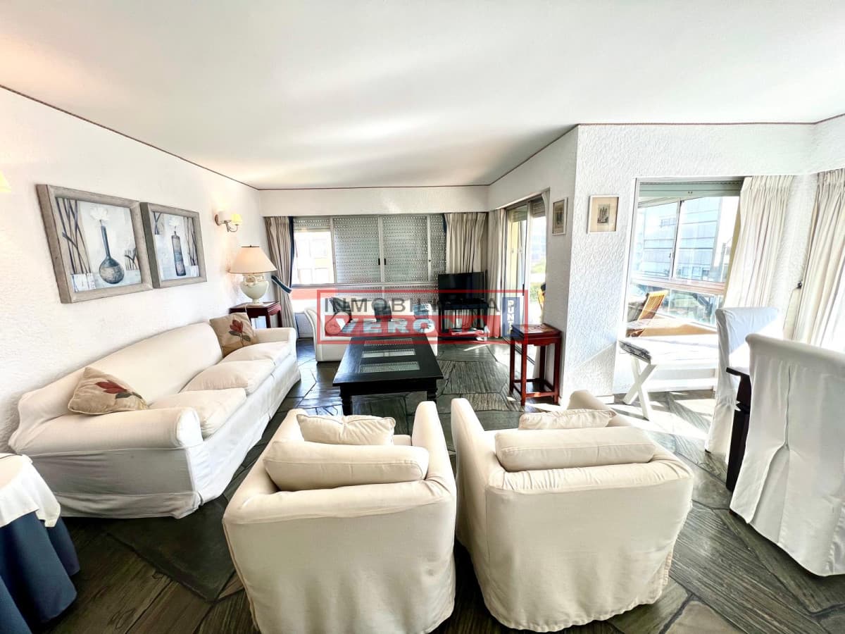 Cómodo depto. en plena Pení­nsula, cerca de todo. - Inmobiliaria Verona Punta