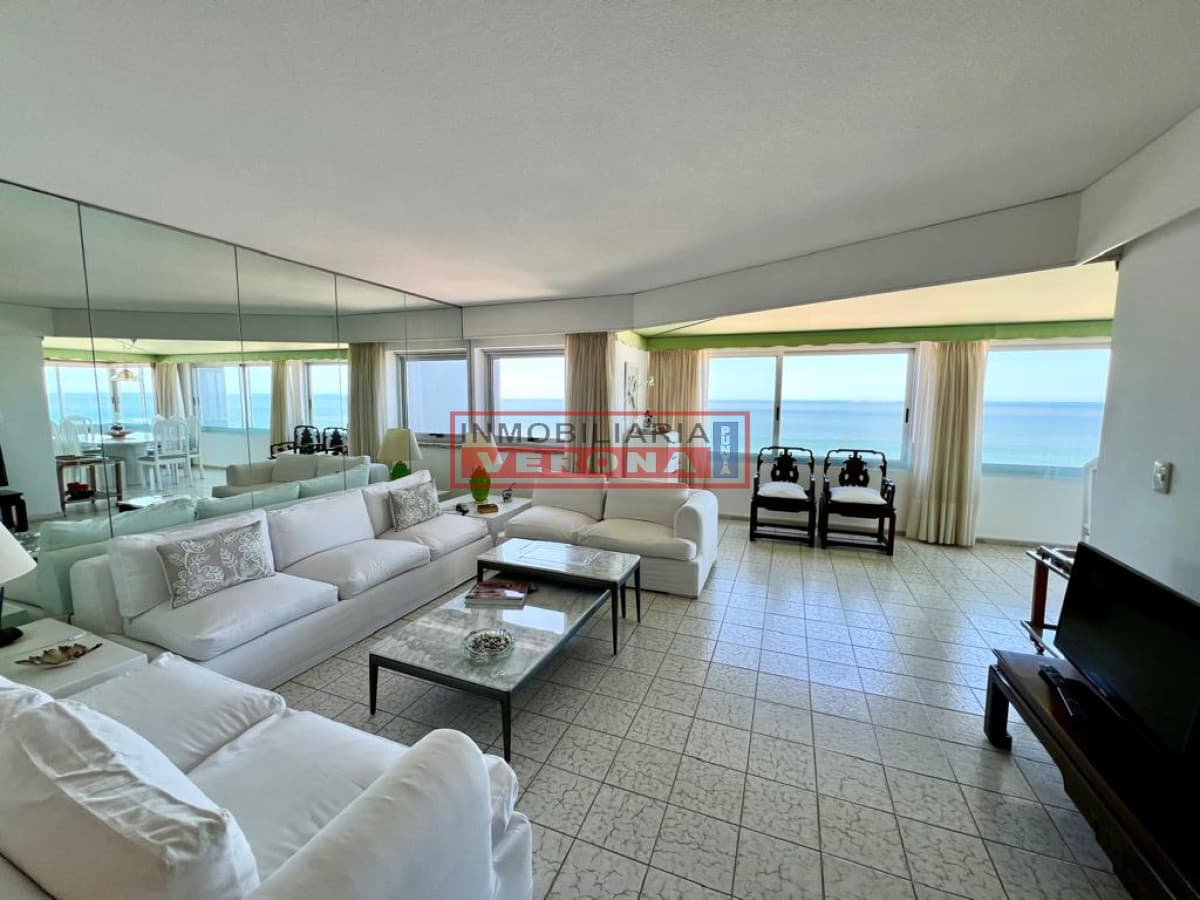 Edificio de categoría - Inmobiliaria Verona Punta