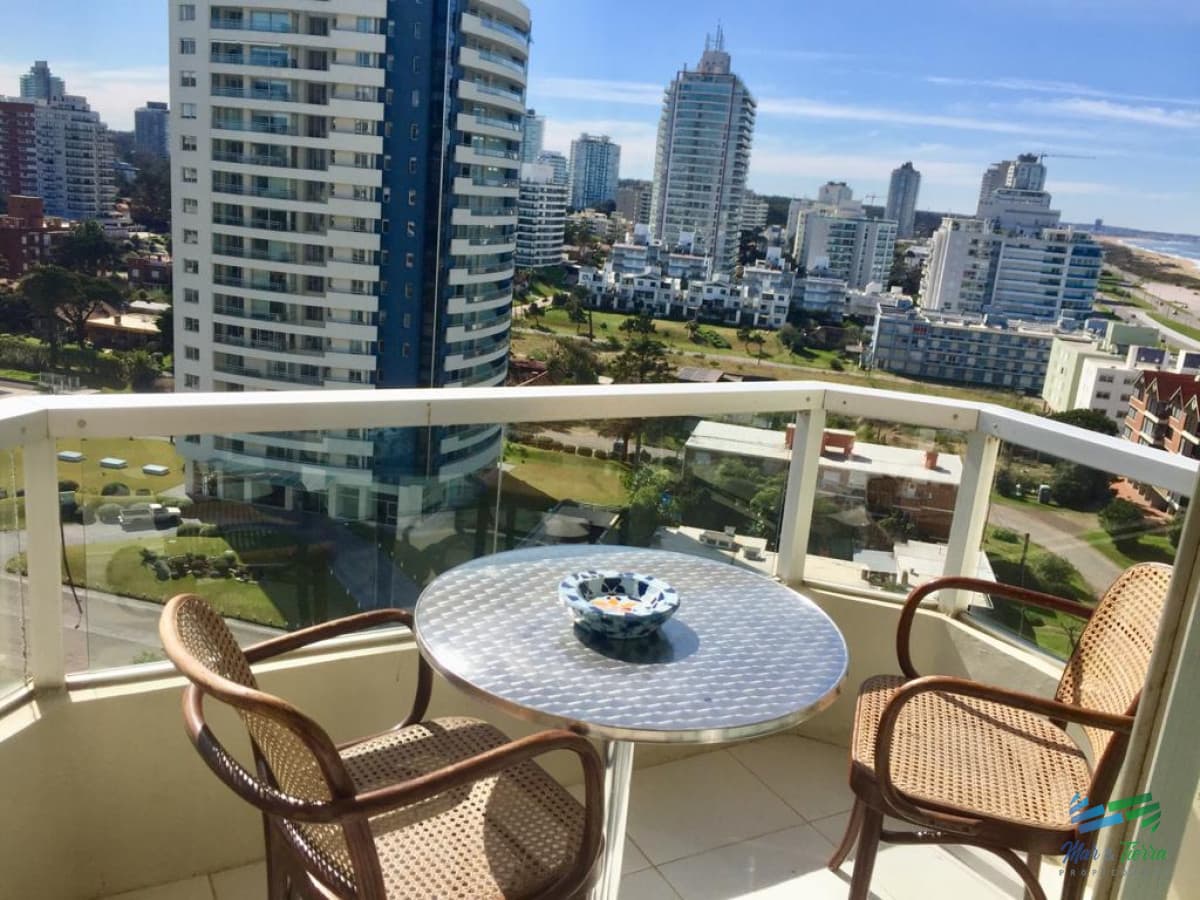 Apartamento en Brava, 2 dormitorios *