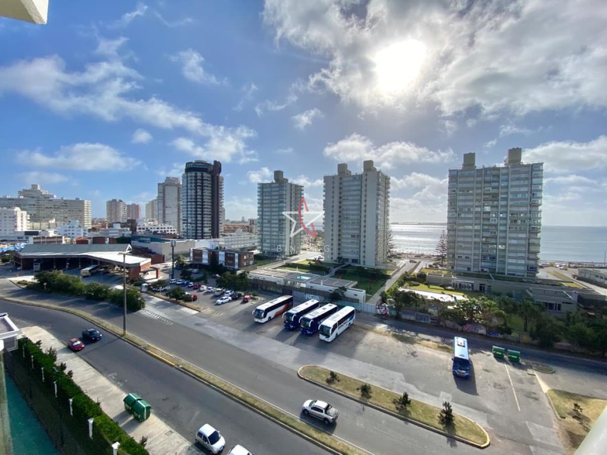 ALQUILER TEMPORARIO DE APARTAMENTO DE 2 DORMITORIOS EN IMPERIALE PUNTA DEL ESTE  - Bintang Propiedades