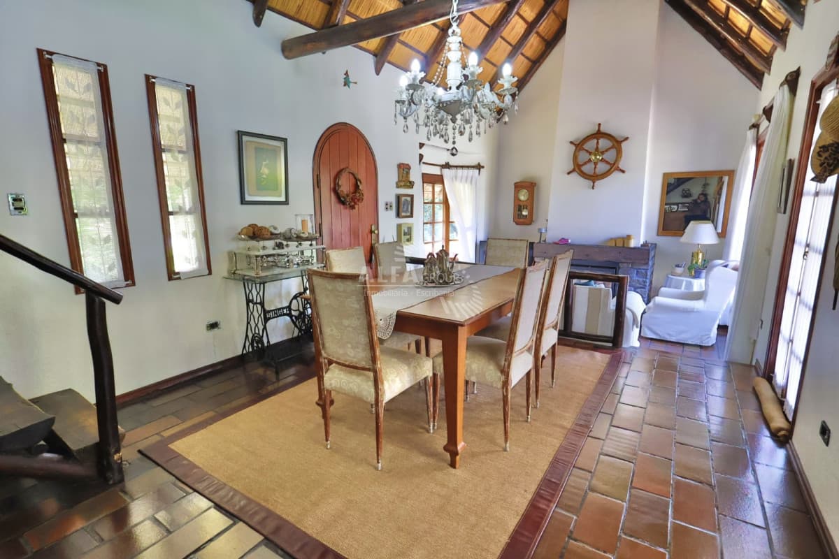 Casa en Pinares, 3 dormitorios alquiler temporal y venta