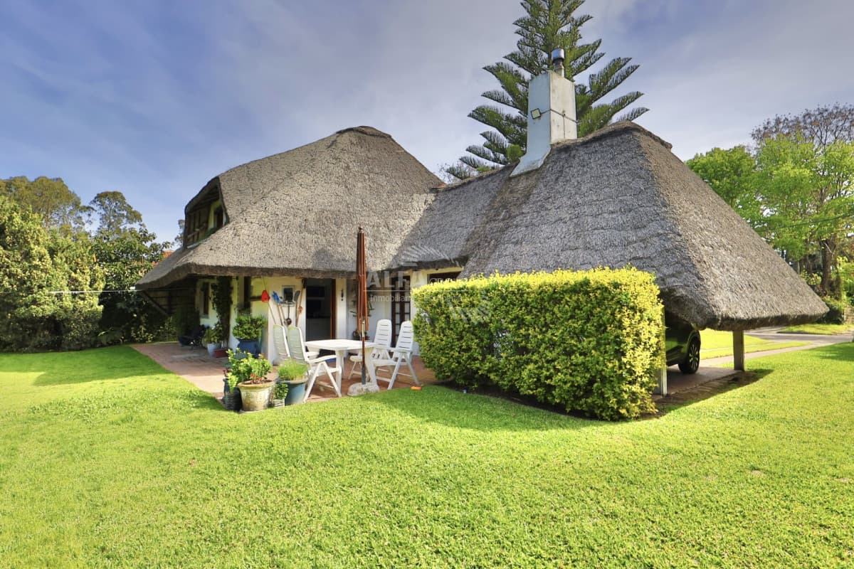 Casa en Pinares, 3 dormitorios alquiler temporal y venta