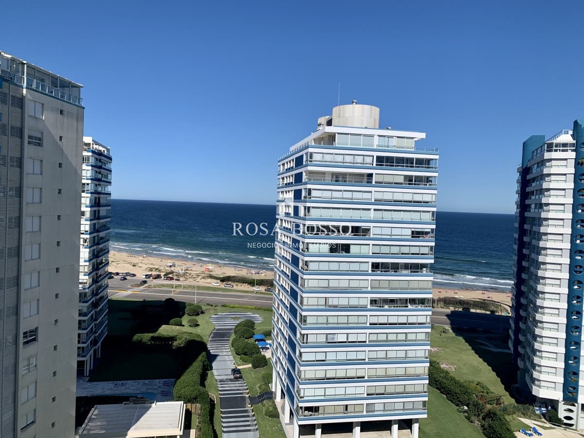 VENTA DE APARTAMENTO DE 2 DORMITORIOS EN BRAVA PUNTA DEL ESTE