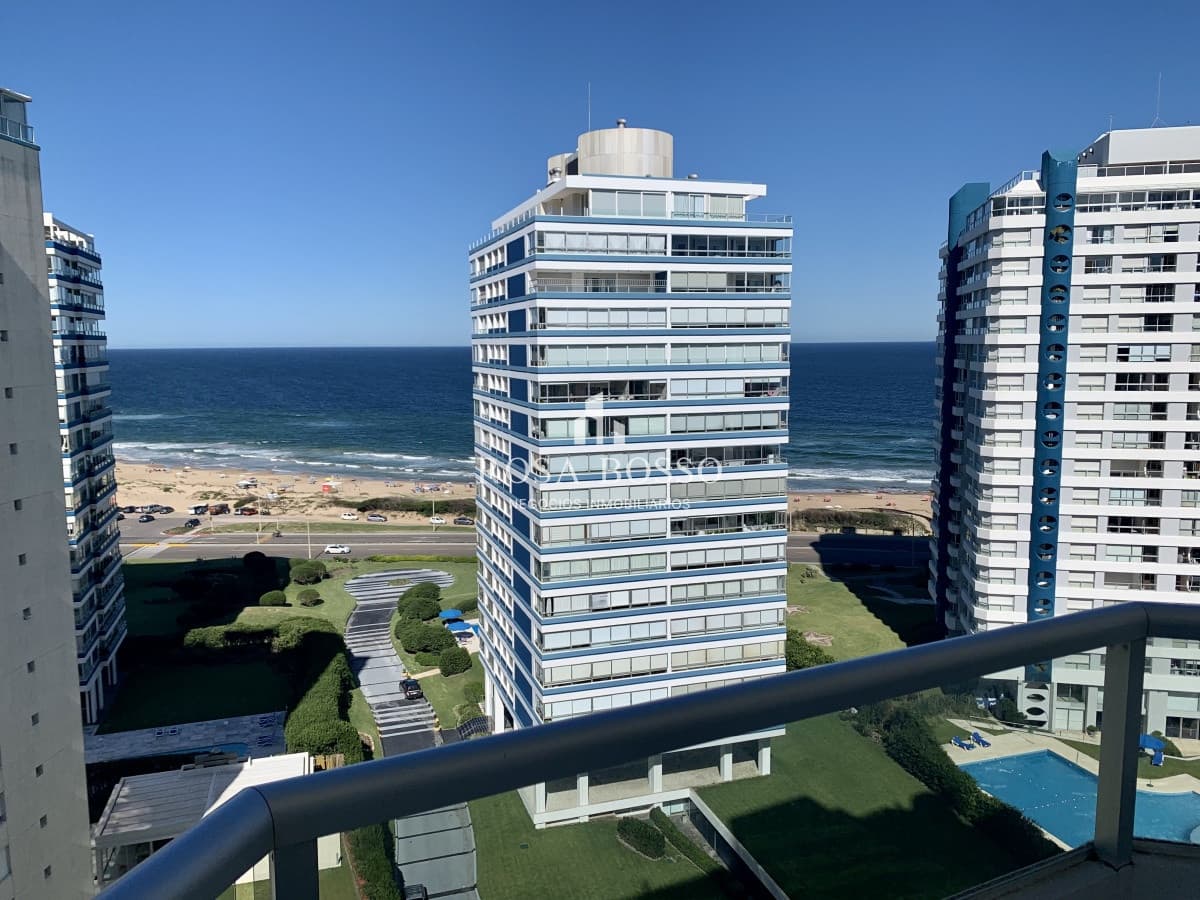 VENTA DE APARTAMENTO DE 2 DORMITORIOS EN BRAVA PUNTA DEL ESTE