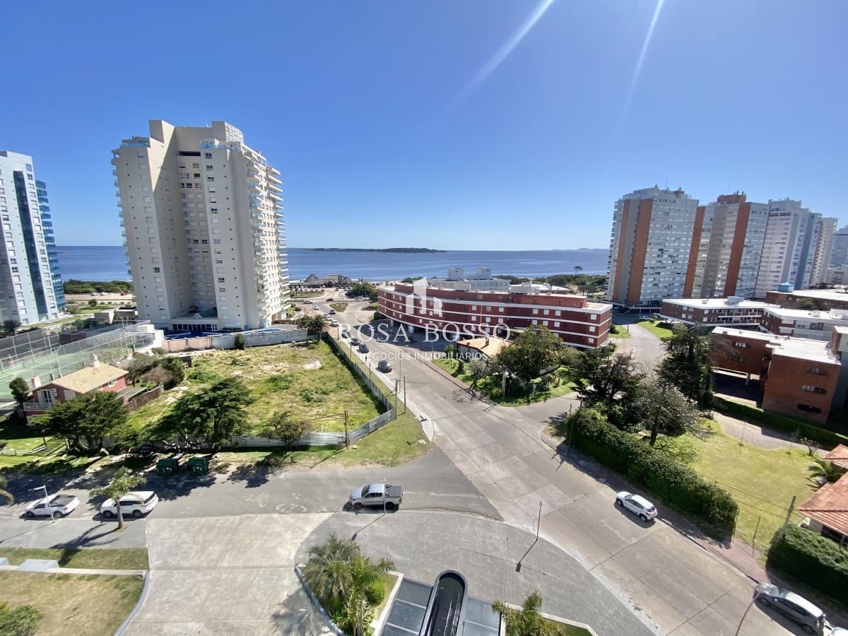 ALQUILER ANUAL-INVERNAL DE APARTAMENTO DE 2 DORMITORIOS EN EDIFICIO MIAMI BOULEVARD