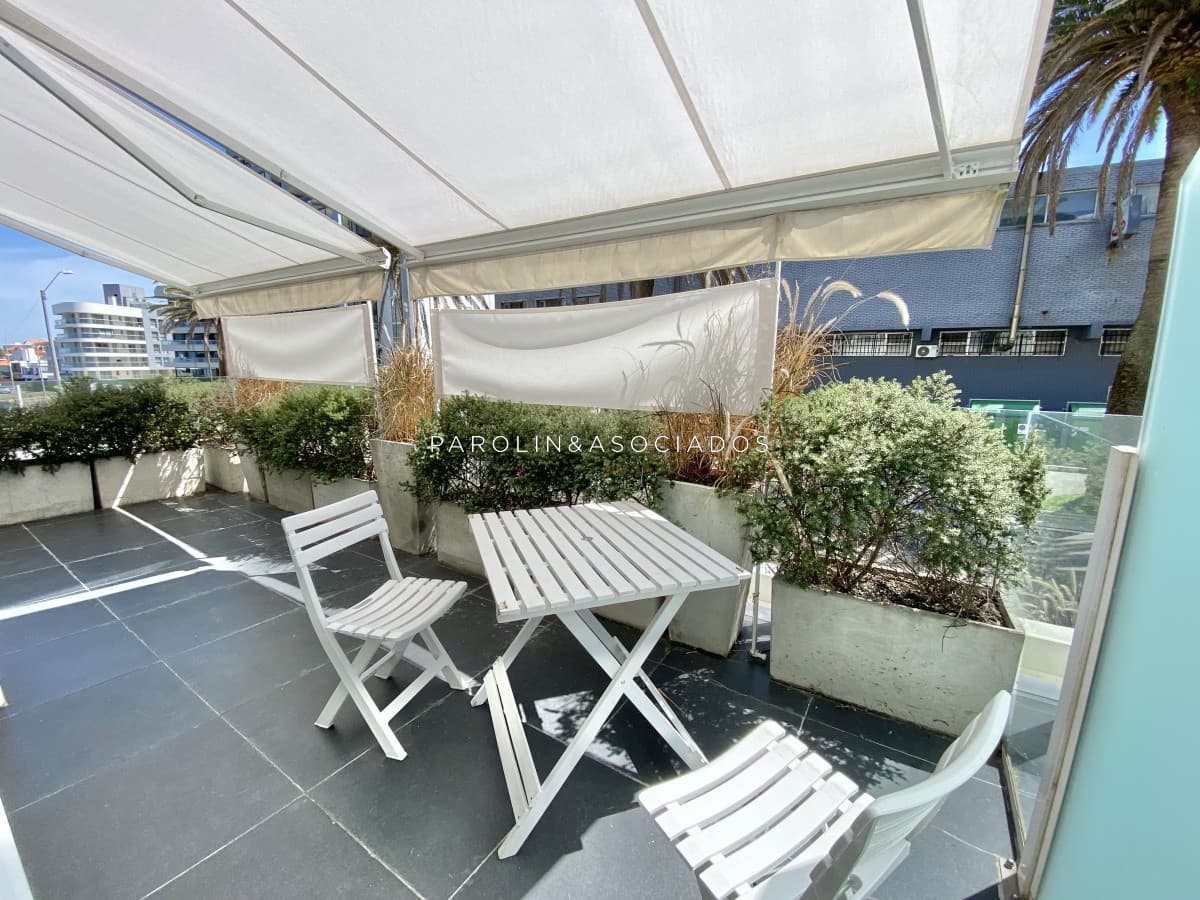 VENTA DE APARTAMENTO DE 1 DORMITORIO Y MEDIO EN EDIFICIO BONAIRE III PUNTA DEL ESTE